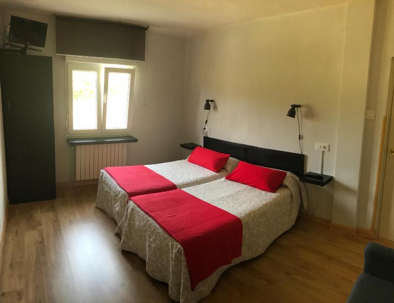 Double or Twin Room image 3