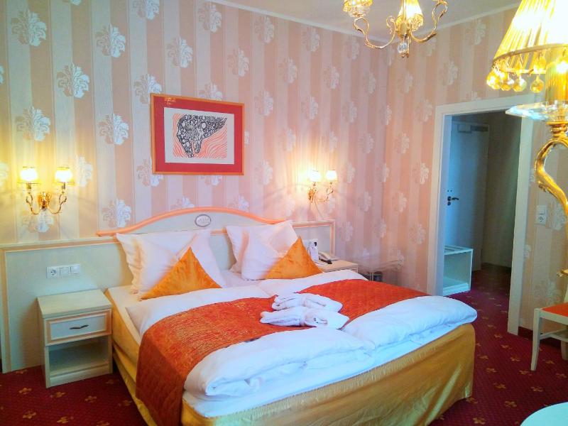 Deluxe Double Room image 4