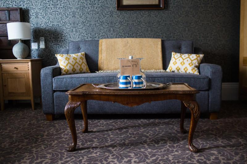 Family Room image 3