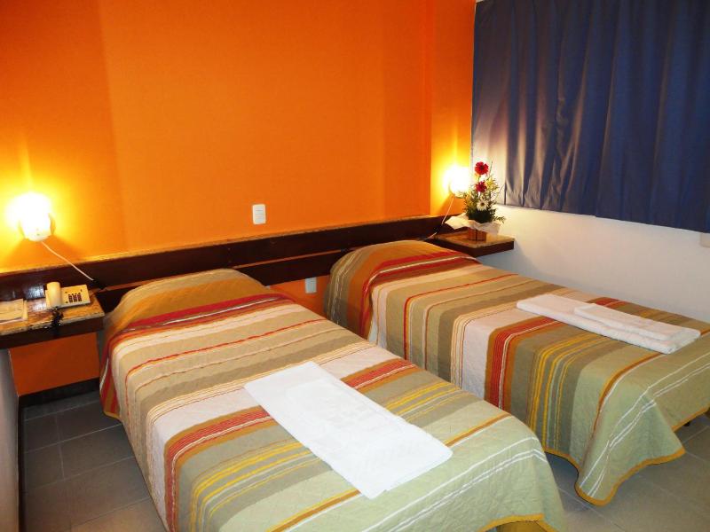 Twin Room image 2