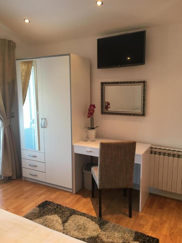 Double Room image 2