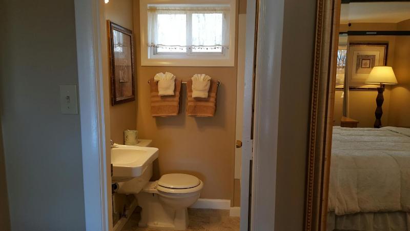 Queen Room image 2