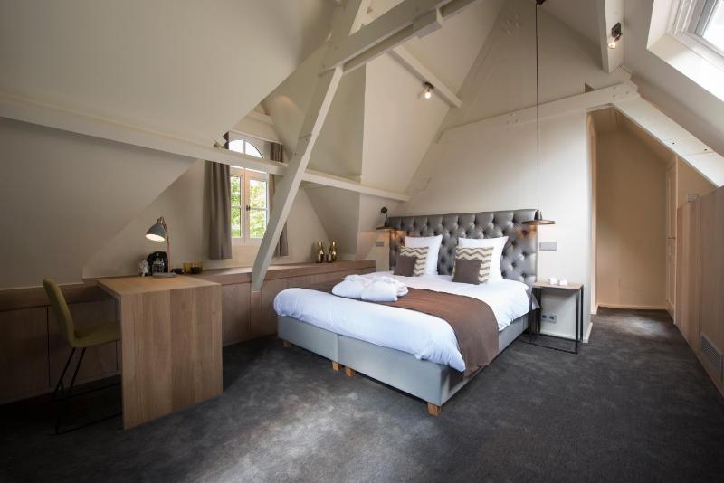 Deluxe Room image 4