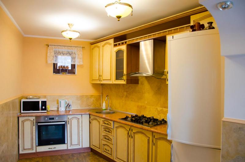 Family Room image 2