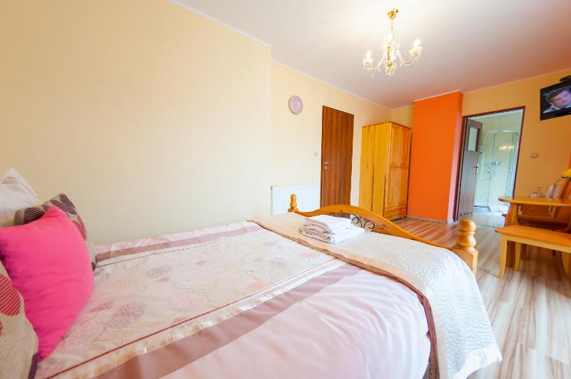 Double Room with Balcony image 4