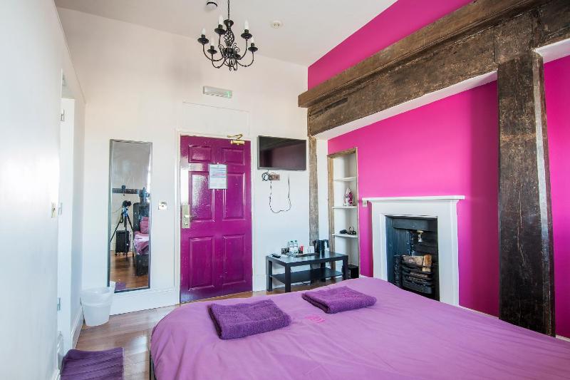Double Room Ensuite image 3