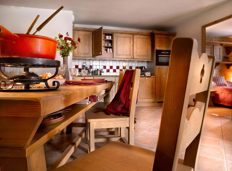 Two-Bedroom Apartment with Spa Access (6 Adults)  image 1