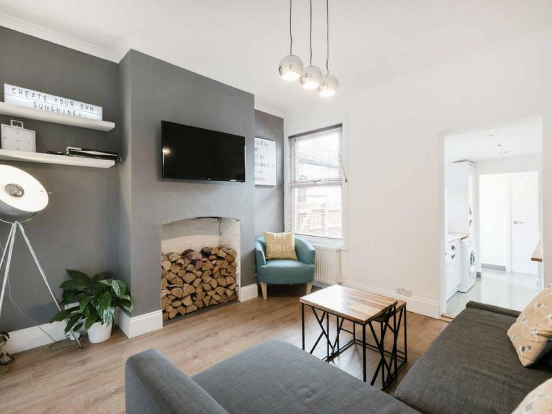 Two-Bedroom House image 4