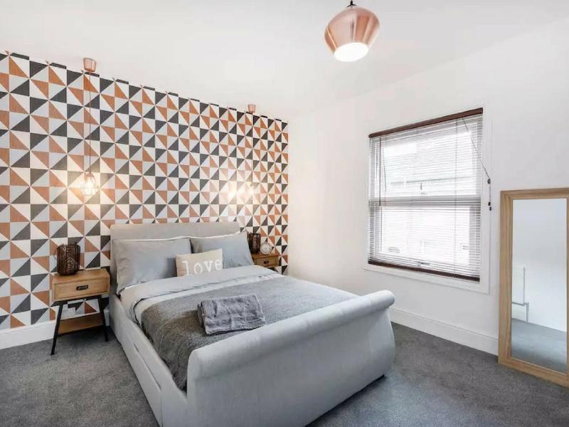 Two-Bedroom House image 3