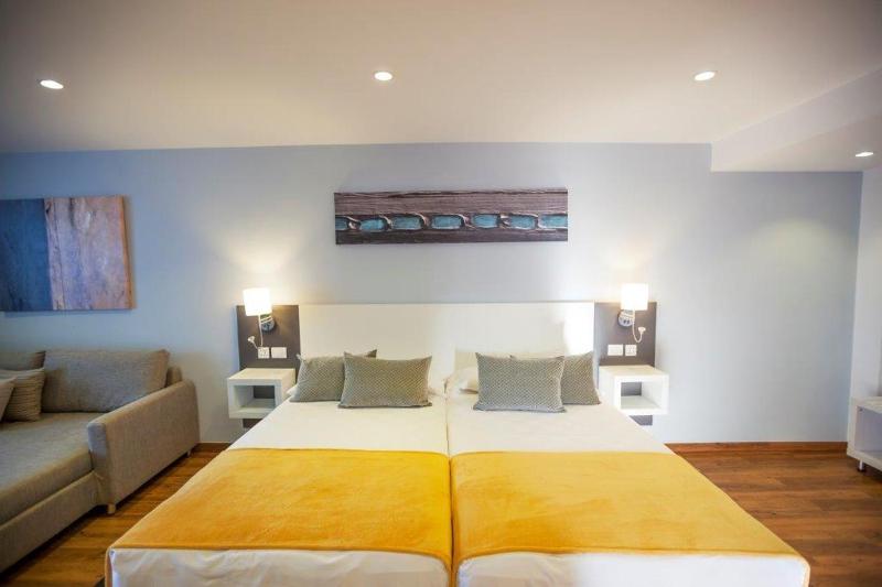 Deluxe Double Room image 4