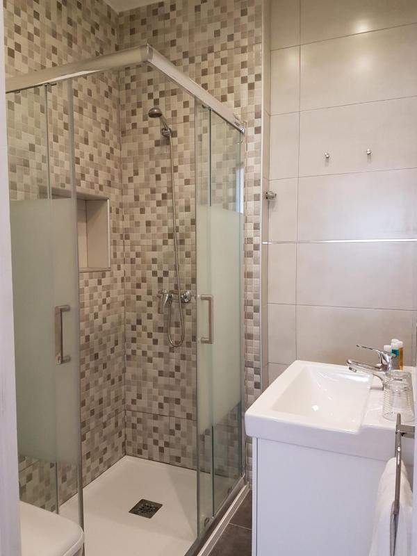 Standard Queen Room image 2