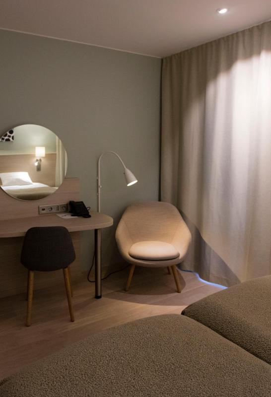 Twin Room image 3