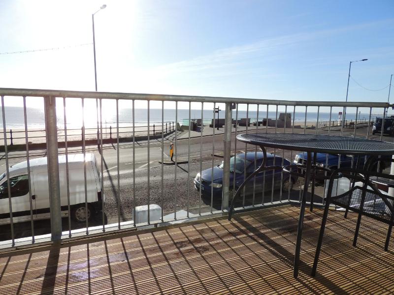 Luxurious Two-Bedroom Apartment with Sea View image 2