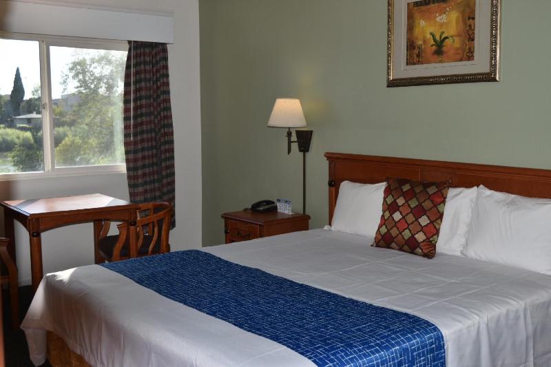 King Room with River View - Non-Smoking image 4