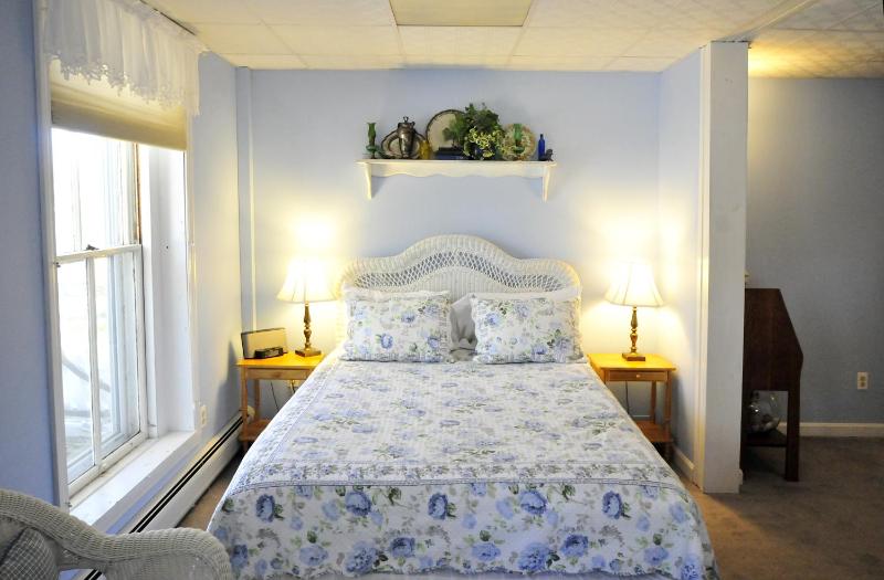 Deluxe Queen Room image 3
