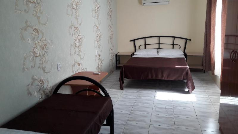 Standard Triple Room image 1