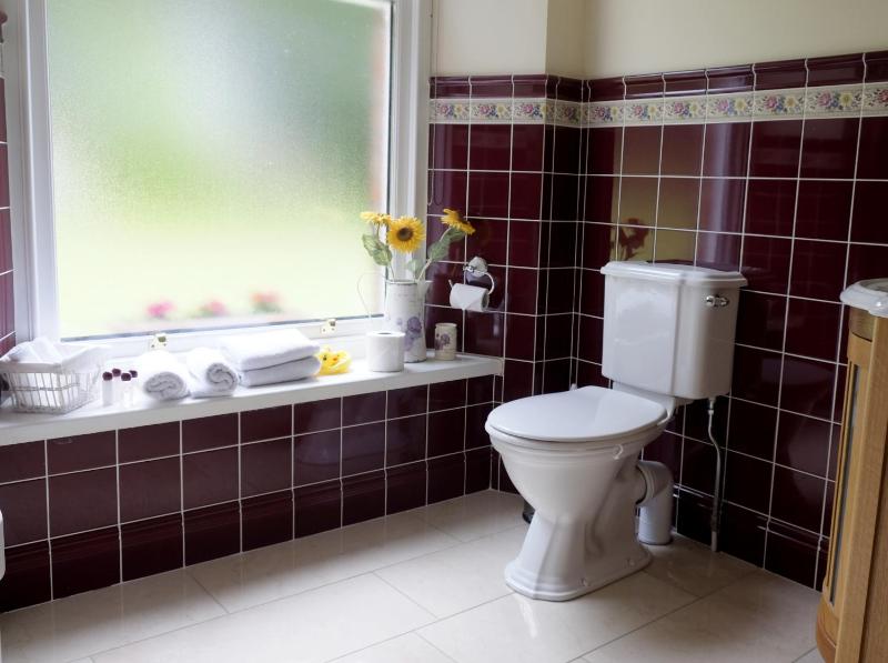 Queen Room with Garden View image 2