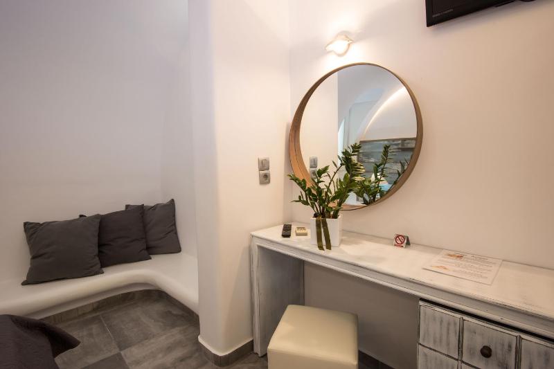 Economy Double Room image 4