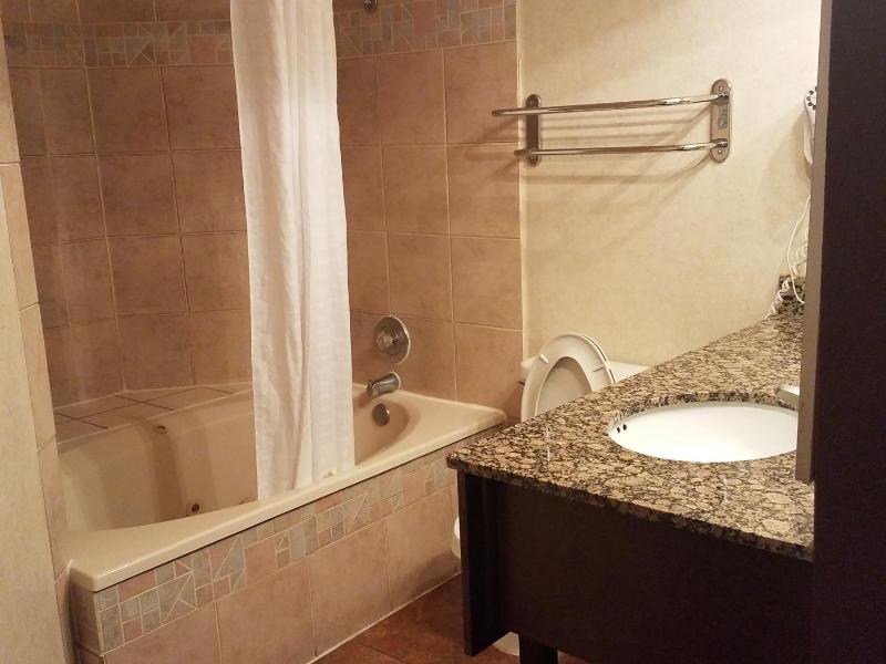 King Suite with Sofa Bed, Spa Bath and Balcony- Non-Smoking image 3