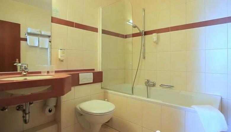 Quadruple Room image 3