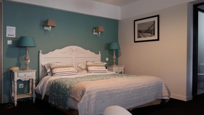 Family Room image 2