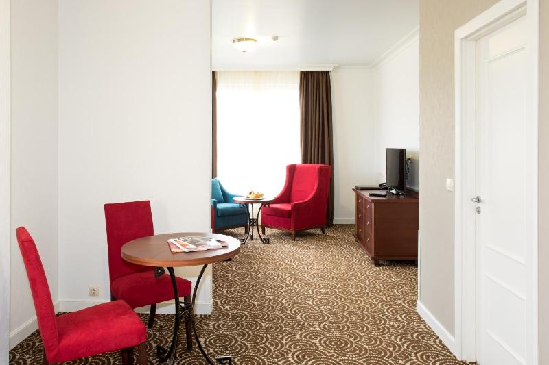 Deluxe Suite image 2