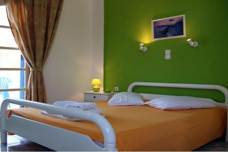 Double or Twin Room with Pool View image 1