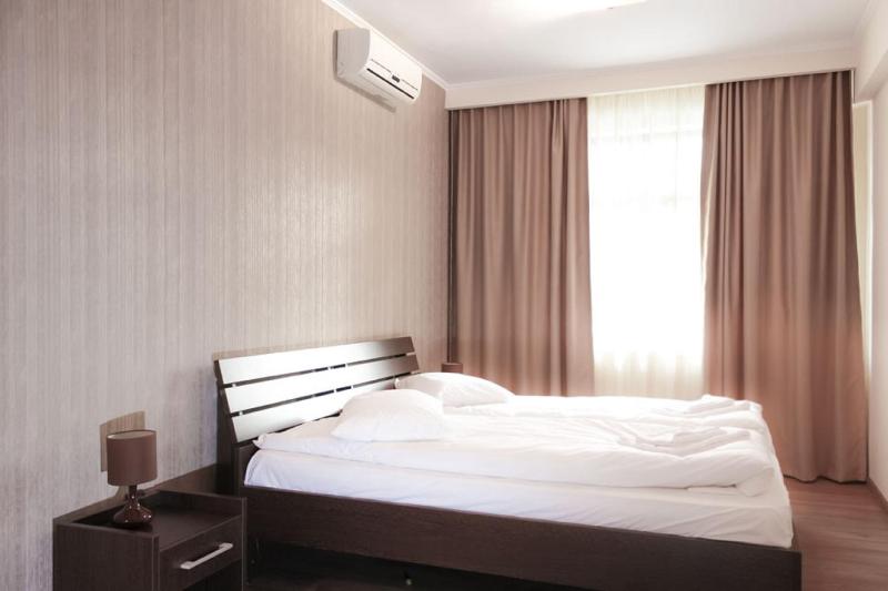 One Twin Bedroom Suite image 3