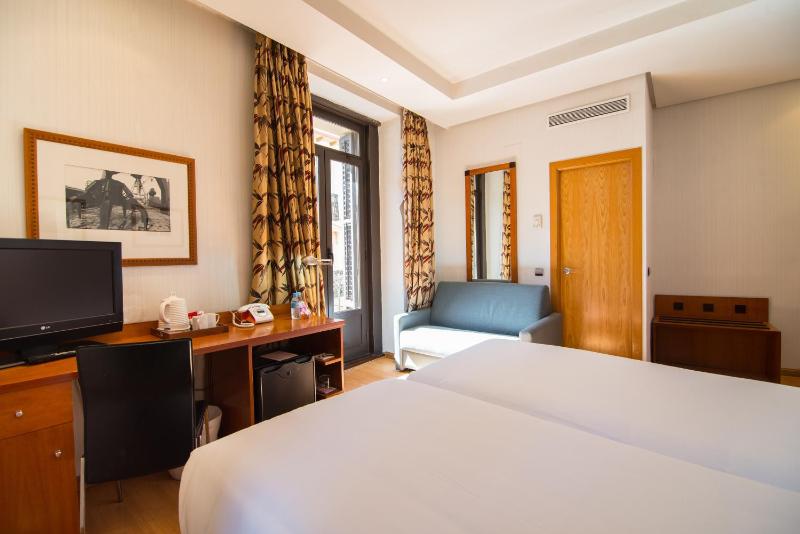 Double Room with View image 4