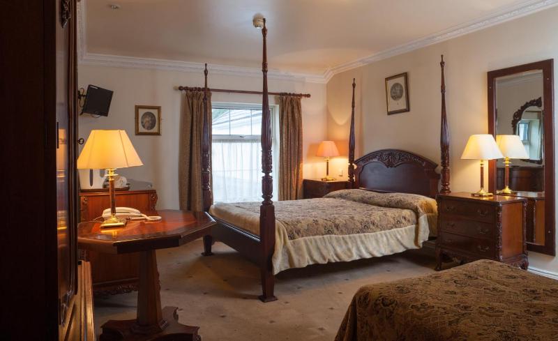 Double Room image 3