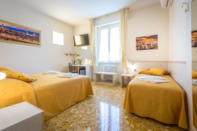 Superior Triple Room image 3