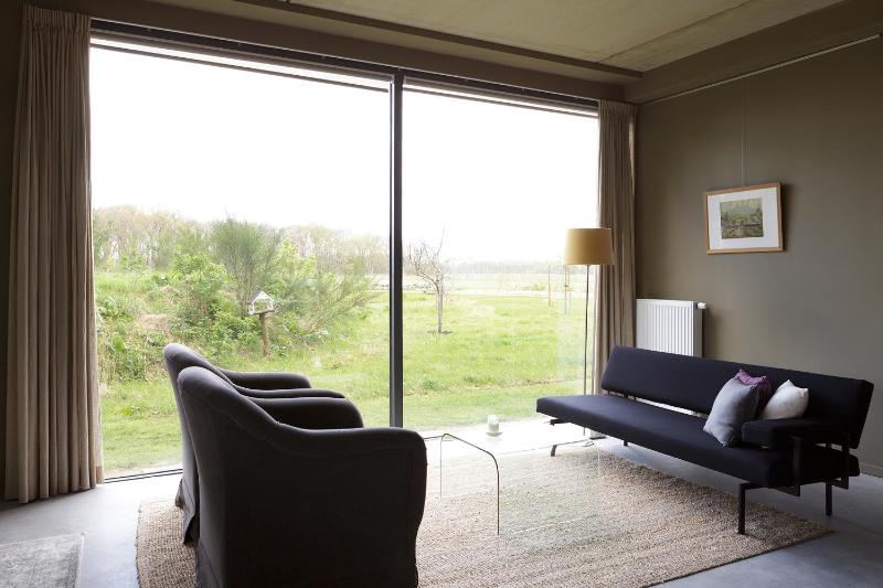 One-Bedroom Apartment image 2