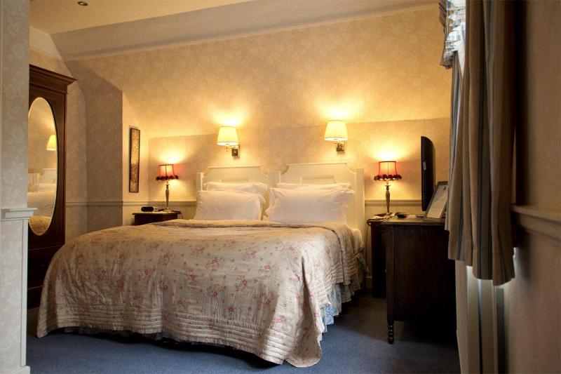 Superior King Room image 2