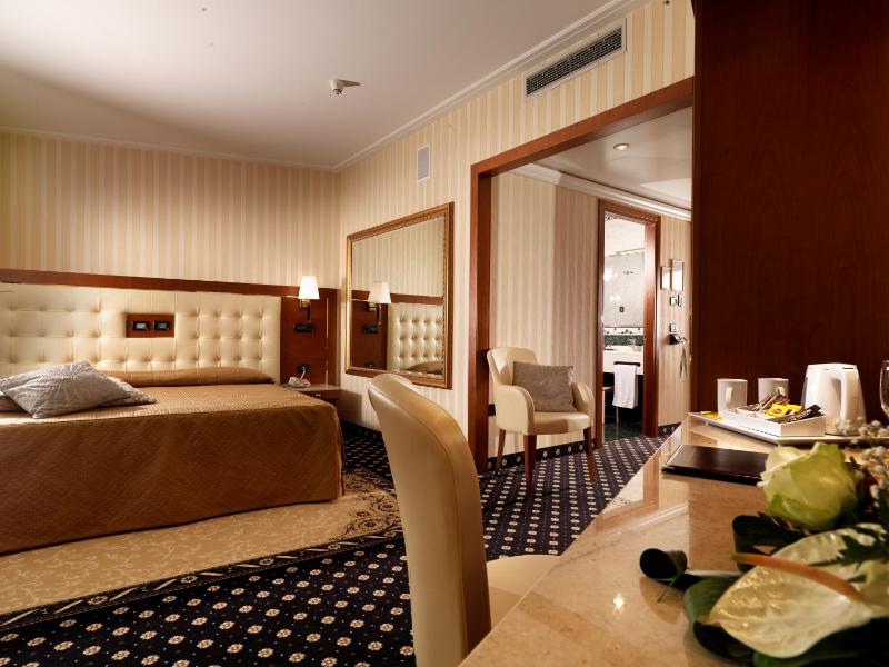 Double Room image 1
