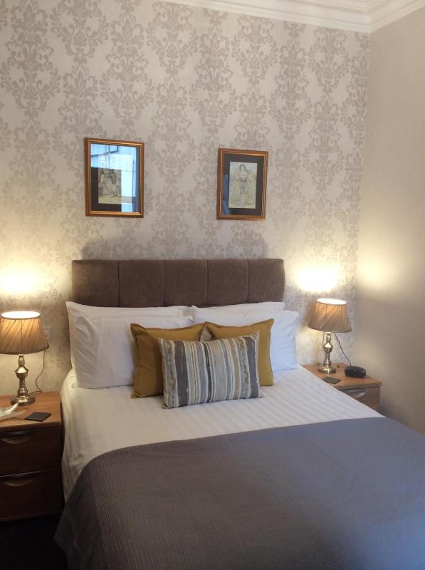 Standard Double Room image 4