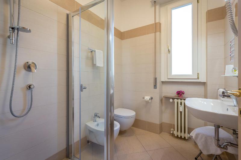 Superior Triple Room image 4