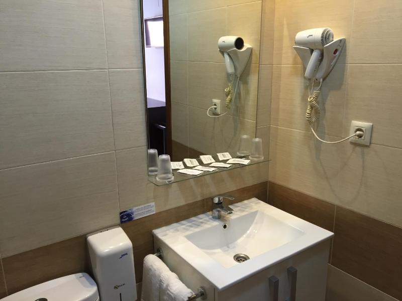 Economy Double or Twin Room image 4