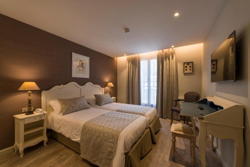 Superior Twin Room image 2