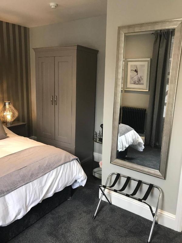 Deluxe Double Room image 3