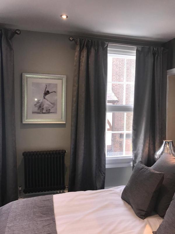Deluxe Double Room image 2