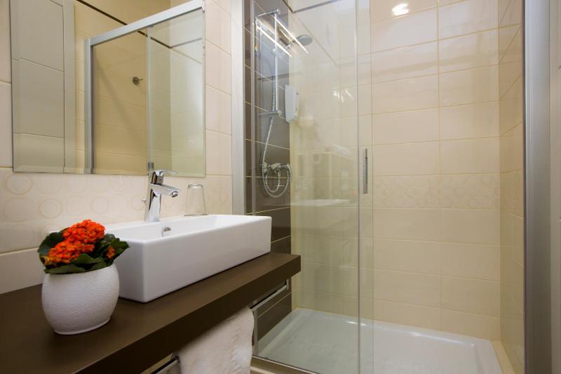 Studio Apartment image 4