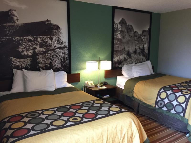 Queen Room with Two Queen Beds - Non-Smoking image 4