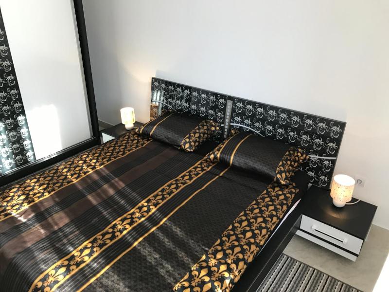 One-Bedroom Apartment image 4
