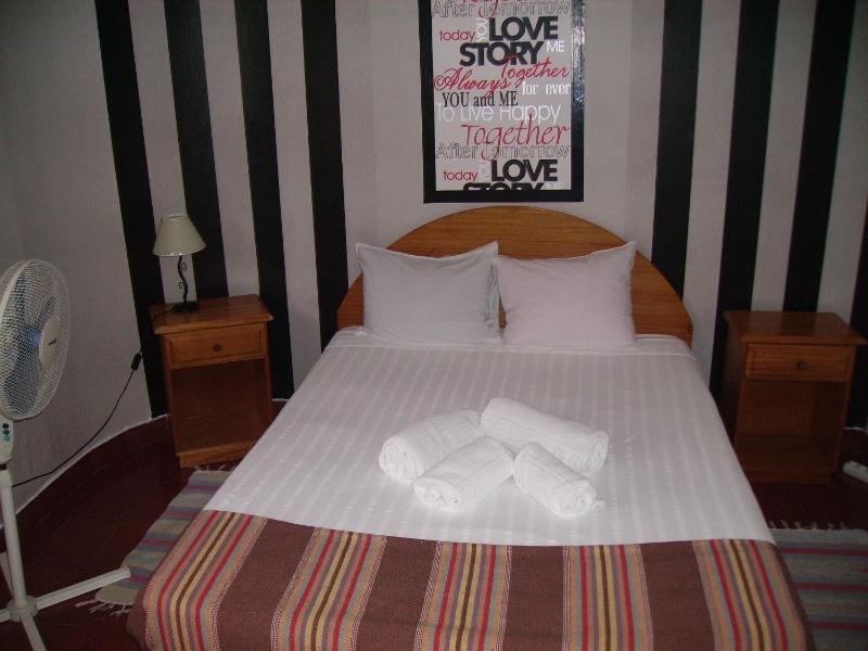Double Room with Exterior Shared Bathroom image 1