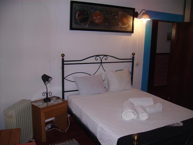 Double Room with Exterior Shared Bathroom image 4