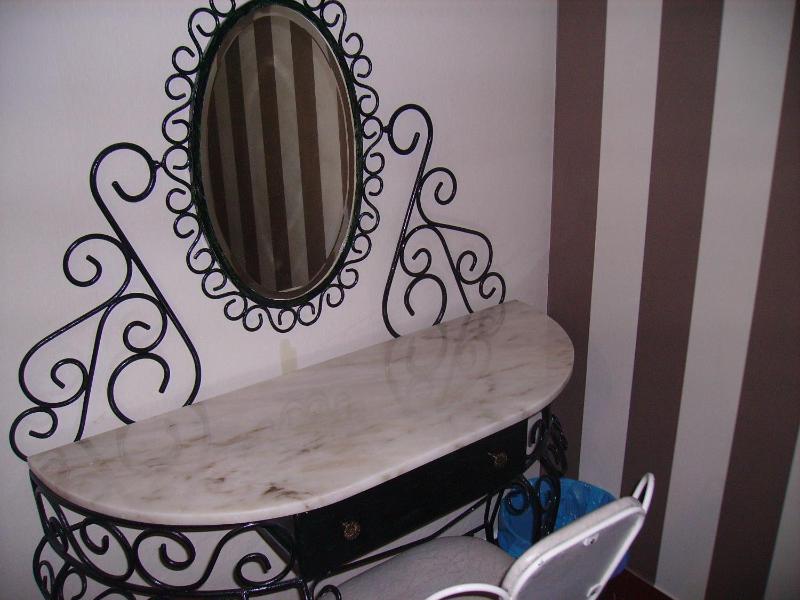 Double Room with Exterior Shared Bathroom image 2