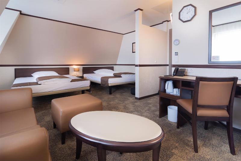 Deluxe Twin Room image 2