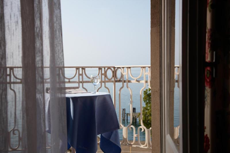 Double Room with Balcony Lake Side image 4