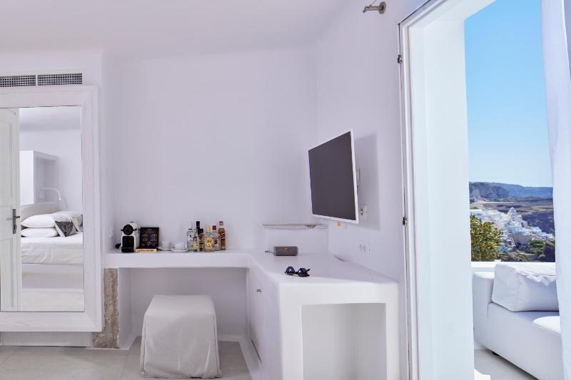 Cosmo Double Room with Volcano View image 2