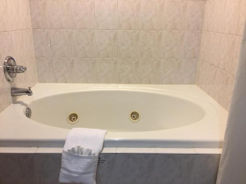 King Room with Spa Bath image 2